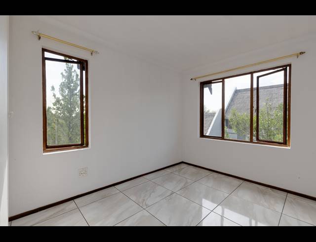 2 BEDROOM APARTMENT FOR SALE IN SUNNINGHILL